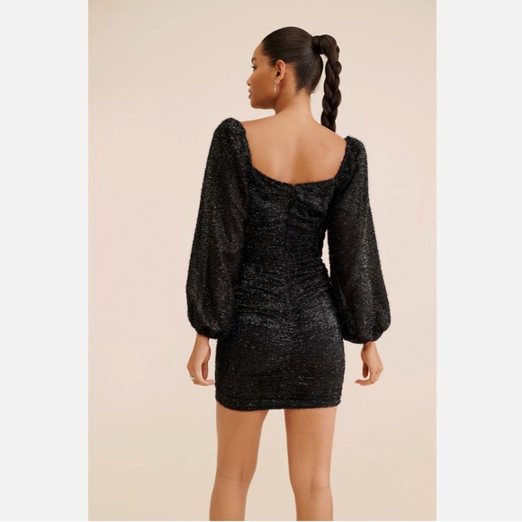 NWT ANTHROPOLOGIE ASTR THE LABEL RUCHED CENTER LONG SLEEVE DRESS - Picture 2 of 3